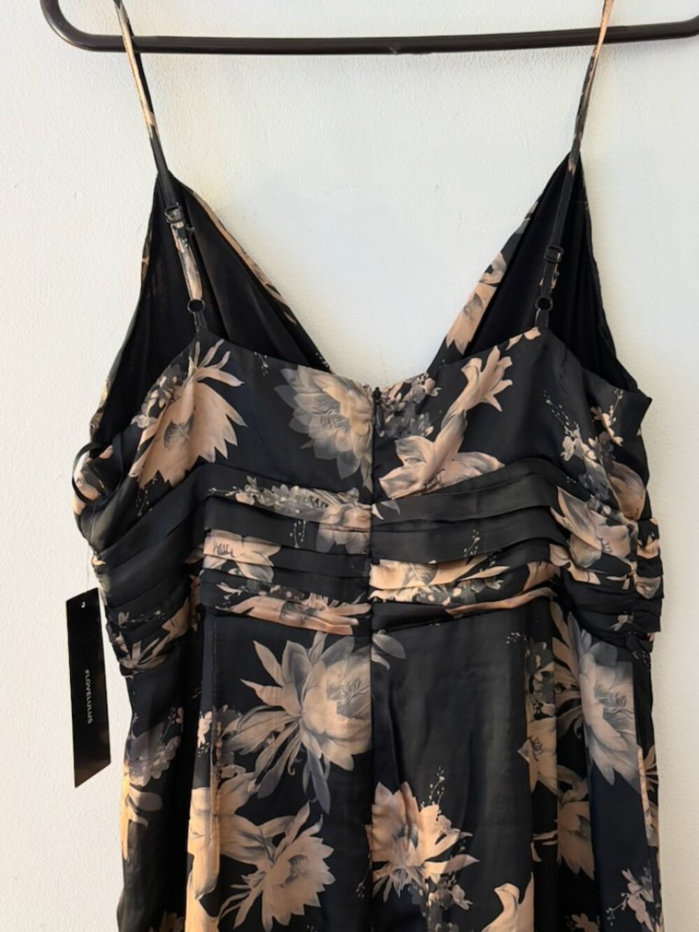 Lulu's NWT Black Floral Print Pleated Maxi Dress Sz M - Picture 8 of 12